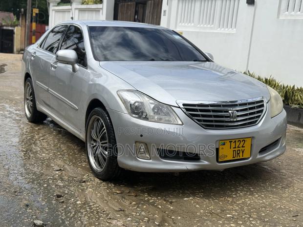 Toyota Crown 2009 Silver