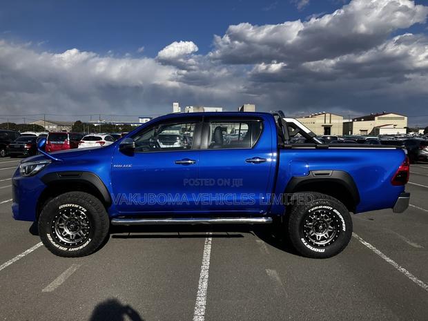 Toyota Hilux 2018 Blue