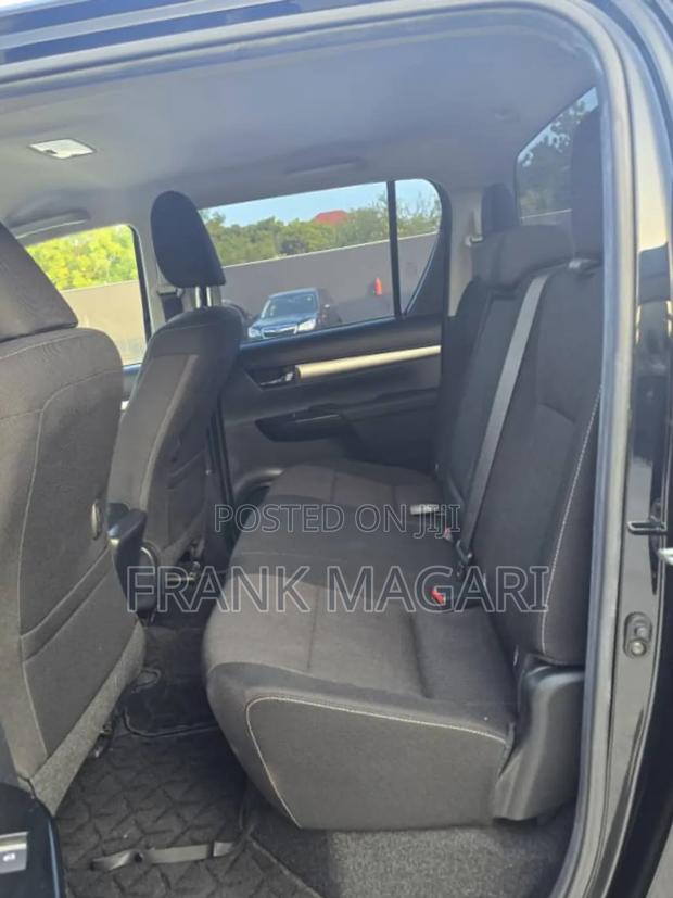 Toyota Hilux 2021 Black