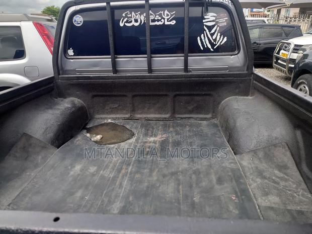 Toyota Hilux 2001 Gray