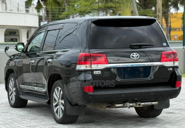 Toyota Land Cruiser 2016 Black