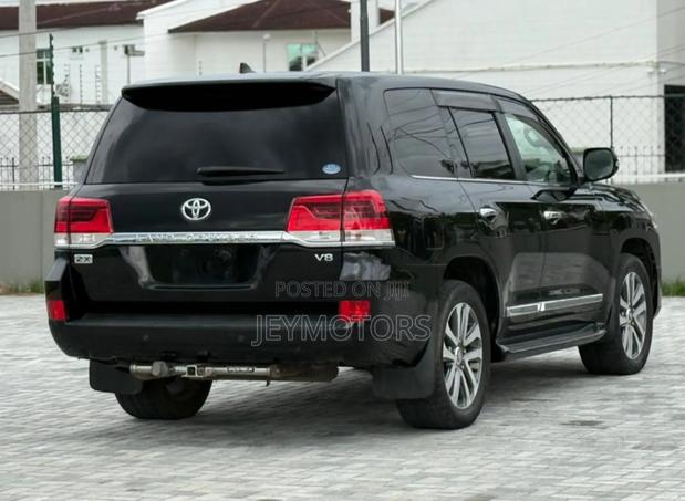 Toyota Land Cruiser 2016 Black