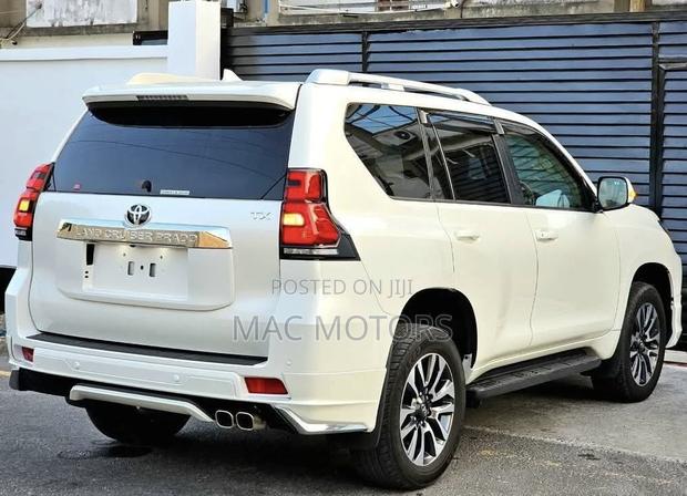 Toyota Land Cruiser Prado 2022 White