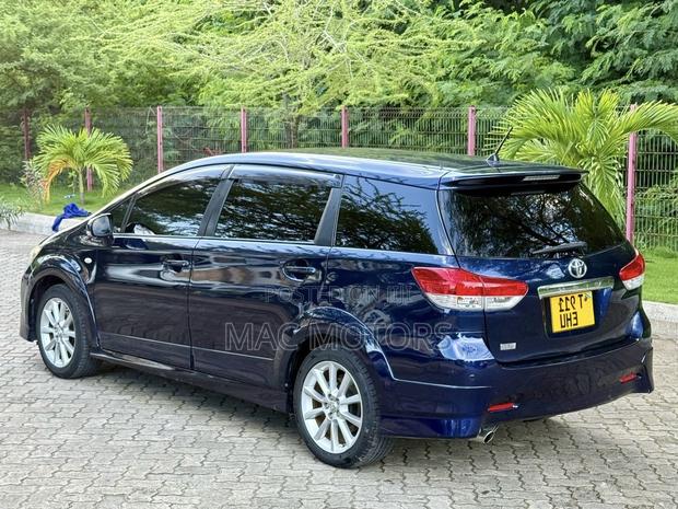 Toyota Wish 2010 Blue