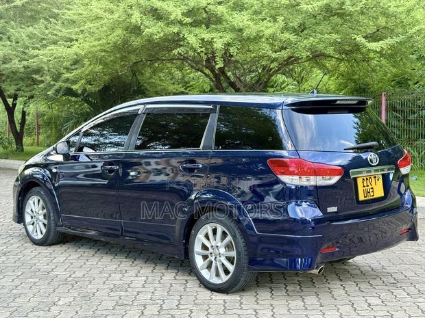 Toyota Wish 2010 Blue