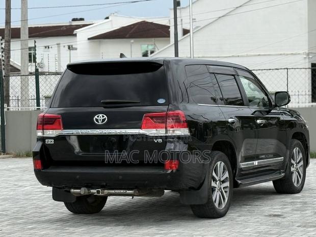 Toyota Land Cruiser 4.6 V8 ZX 2016 Black