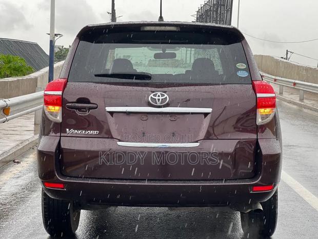 Toyota Vanguard 2012 Brown