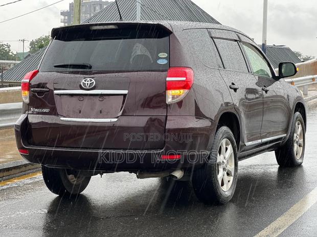 Toyota Vanguard 2012 Brown