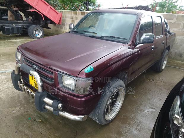 Toyota Hilux 2000 Purple