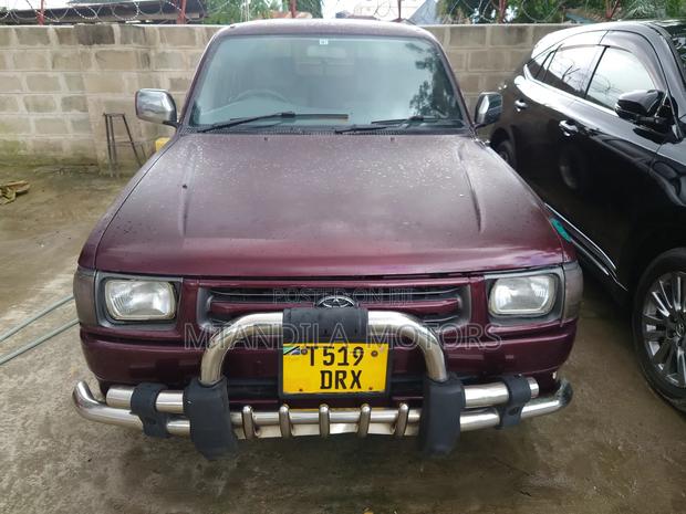 Toyota Hilux 2000 Purple