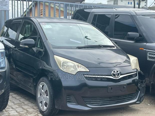 Toyota Ractis 1.5 AWD 2012 Black