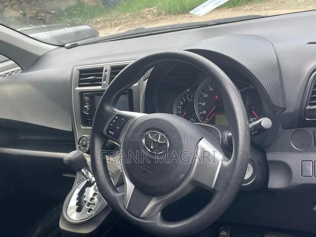 Toyota Ractis 1.5 AWD 2012 Black