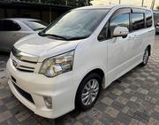 Toyota Noah 2012 White for sale
