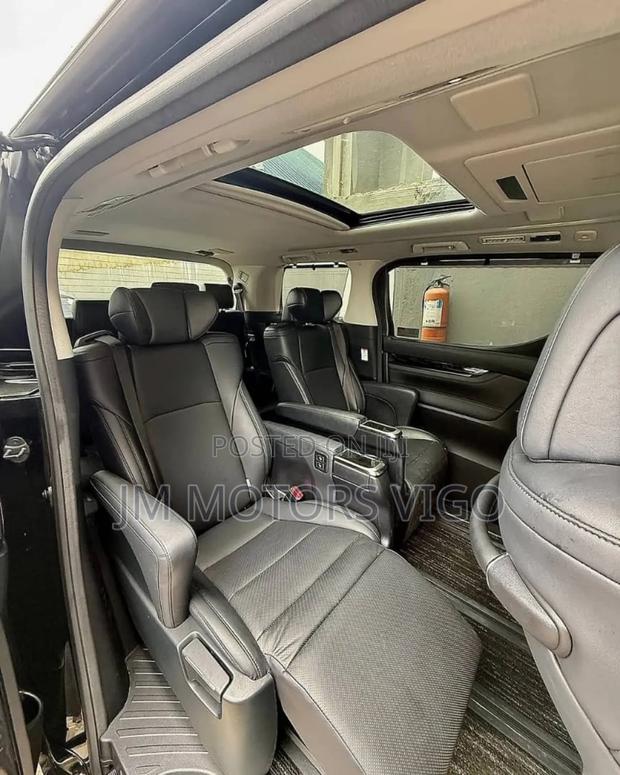 Toyota Alphard 2024 Black