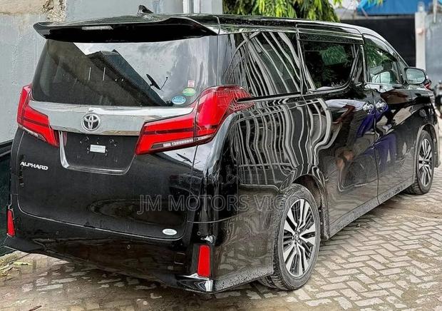 Toyota Alphard 2024 Black