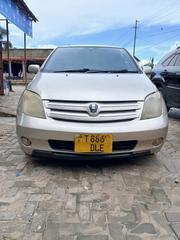 Toyota IST 2003 Gold for sale