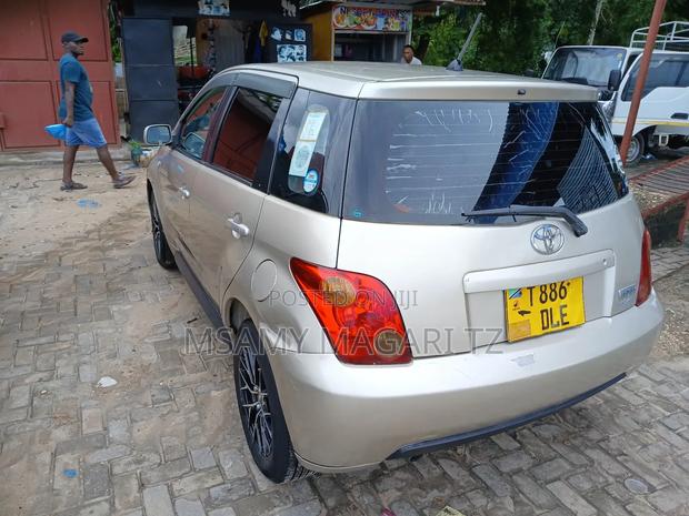Toyota IST 2003 Gold