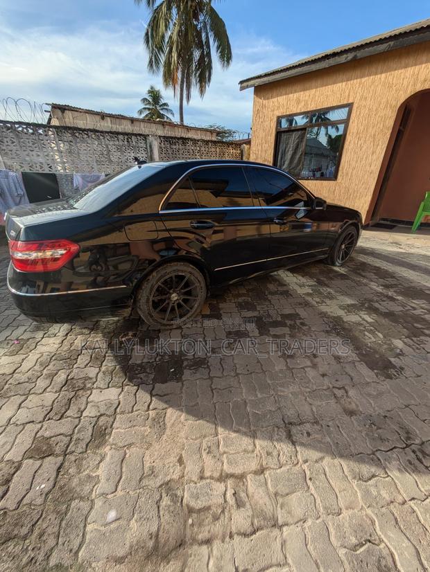 Mercedes-Benz C-Class 2011 Black
