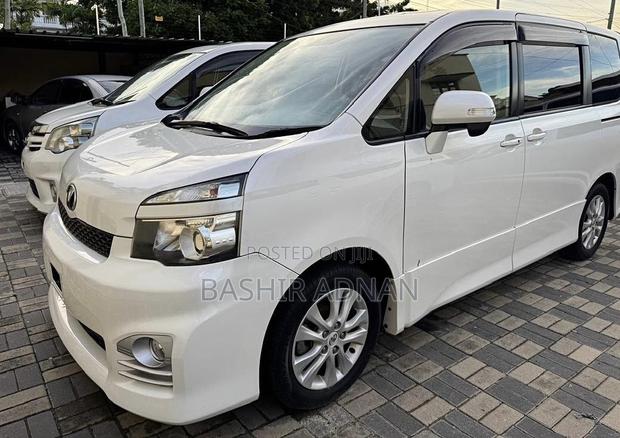 Toyota Voxy 2012 White