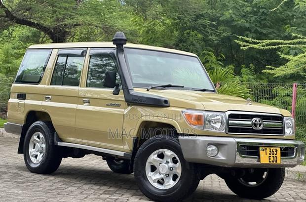 Toyota Land Cruiser 2010 Beige