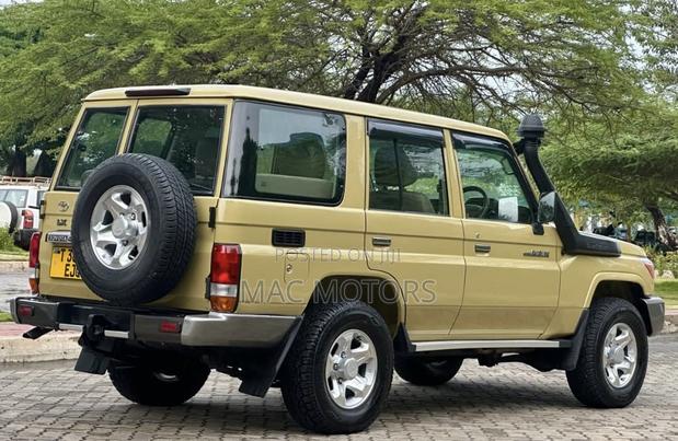 Toyota Land Cruiser 2010 Beige