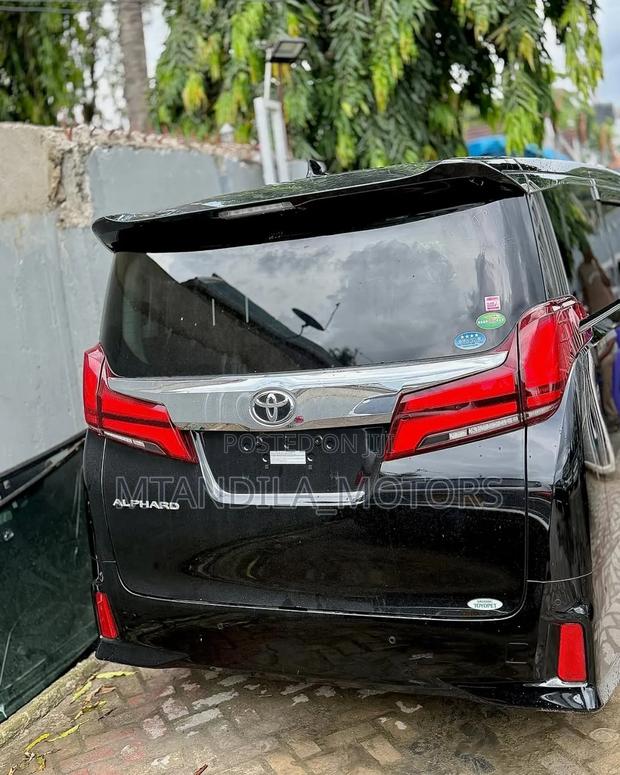 Toyota Alphard 2.5 Hybrid AWD 2019 Black