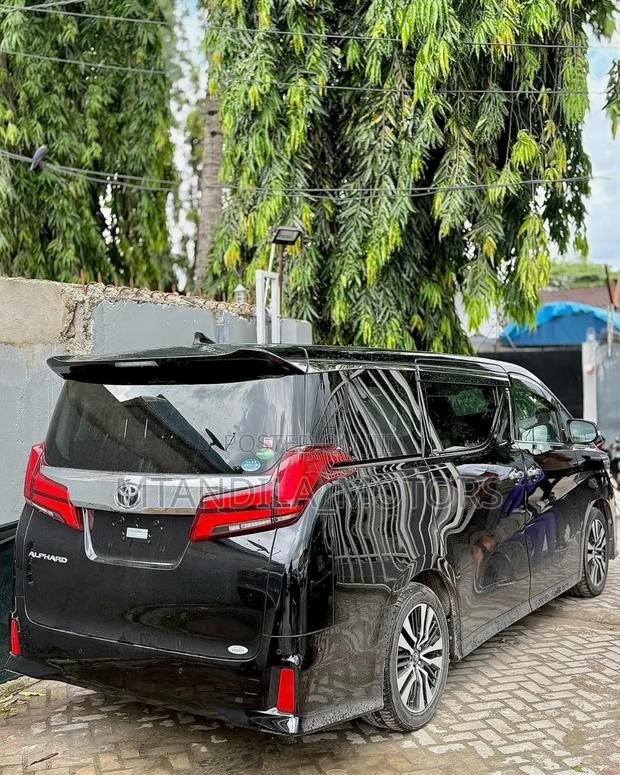Toyota Alphard 2.5 Hybrid AWD 2019 Black