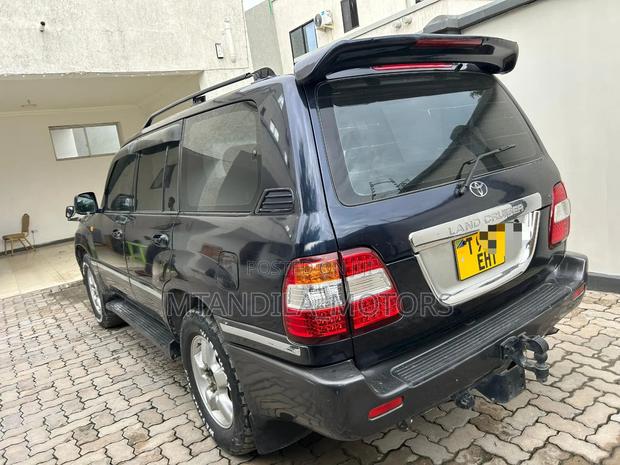 Toyota Land Cruiser HDJ 100 2000 Blue