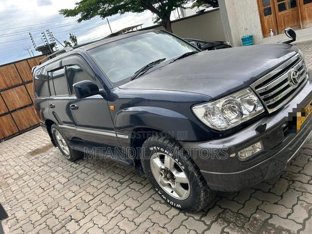 Toyota Land Cruiser HDJ 100 2000 Blue