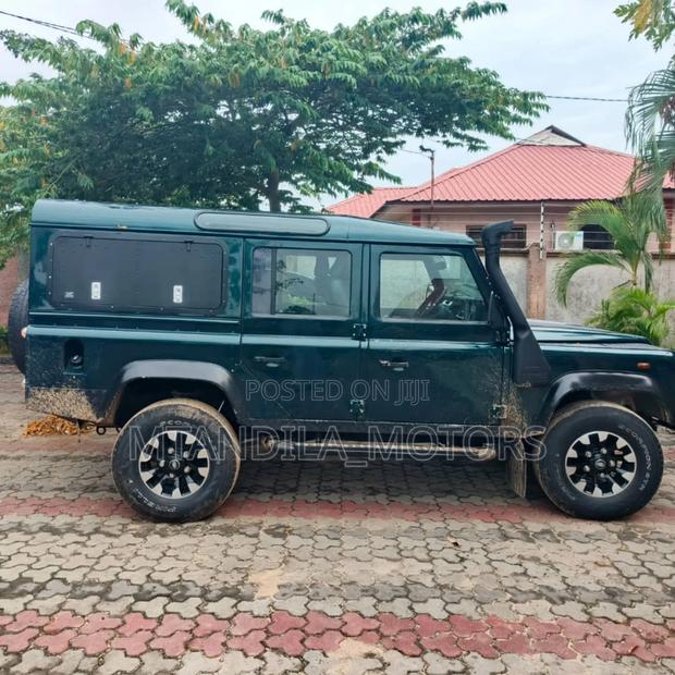 Land Rover Defender Puma 90 SW 2011 Blue