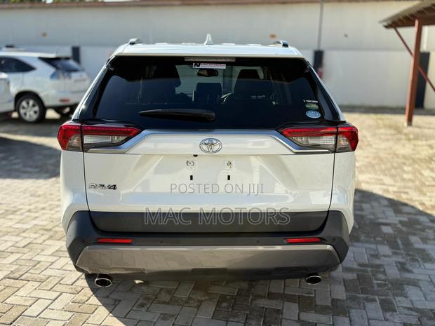 Toyota RAV4 2019 White