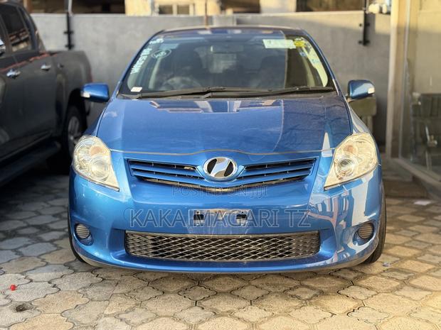Toyota Auris 2010 Blue