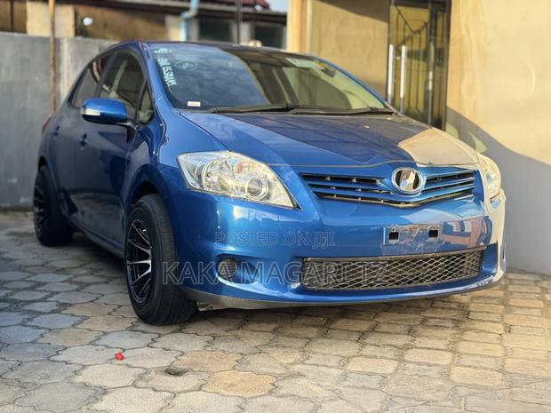 Toyota Auris 2010 Blue