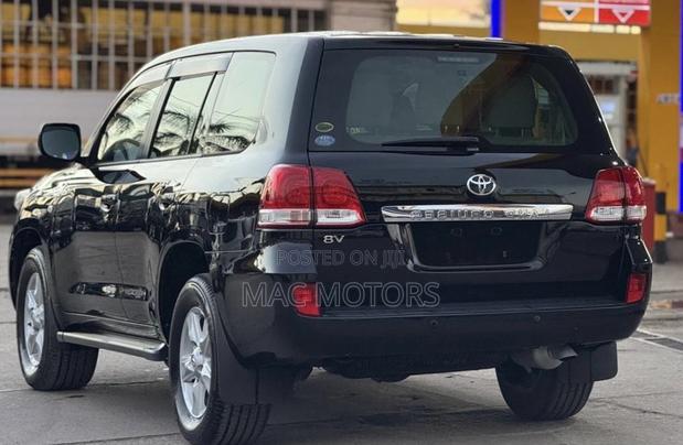 Toyota Land Cruiser 4.6 V8 AX 2009 Black