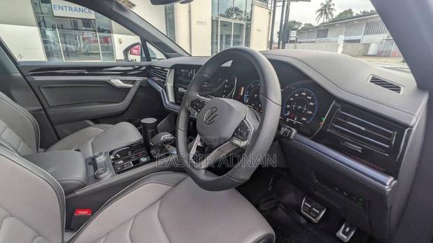 Volkswagen Touareg 2023 Silver
