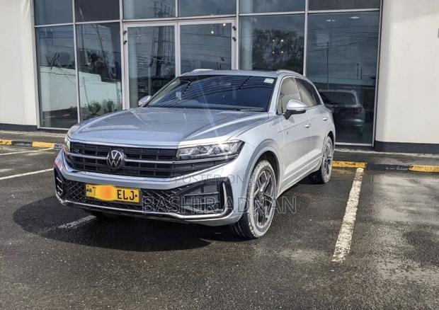 Volkswagen Touareg 2023 Silver