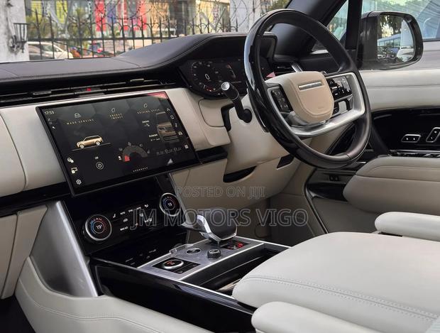 Land Rover Range Rover Vogue 2023 Gold