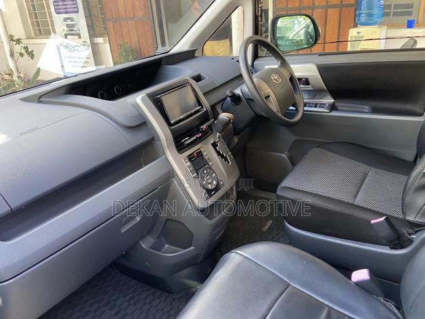 Toyota Noah 2.0 143hp AWD (7 Seater) 2008 Black