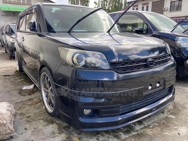 Toyota Corolla Rumion Hatchback 1.5 FWD 2010 Black