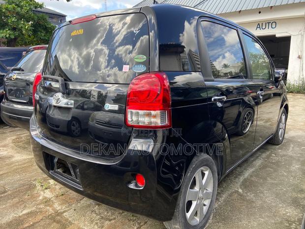 Toyota Porte 1.3 FWD 2014 Black