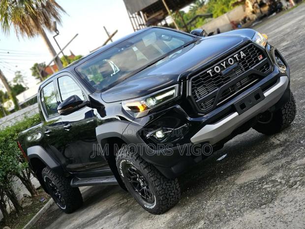 New Toyota Hilux 2024 Black