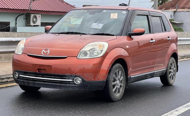 Mazda Verisa 2009 Orange