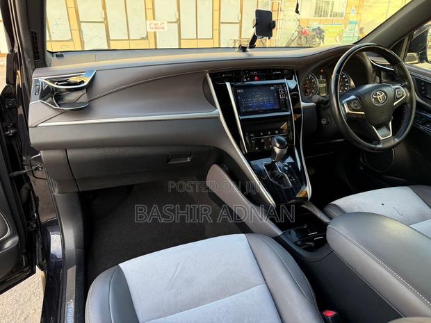Toyota Harrier 2.0 2016 Matt Black