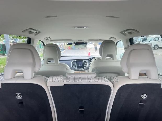 Volvo XC90 T6 Momentum AWD 2018 Gold