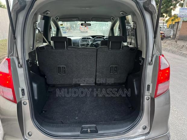 Toyota Ractis 2008 Gray