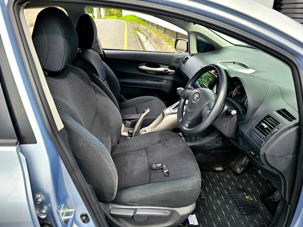 Toyota Auris 2010 Blue