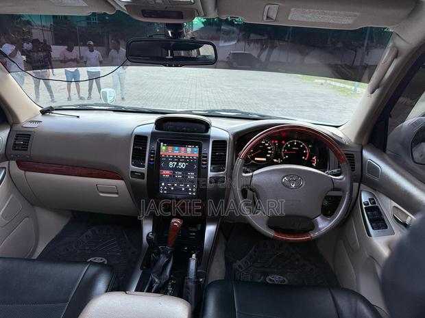 Toyota Land Cruiser Prado 2005 White
