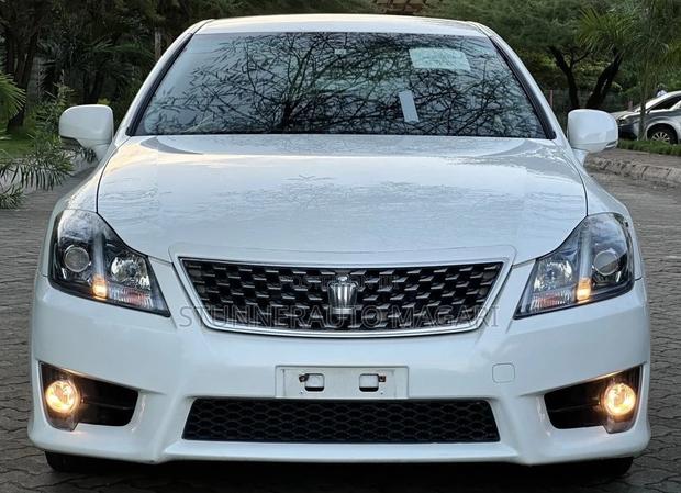 Toyota Crown 2010 White