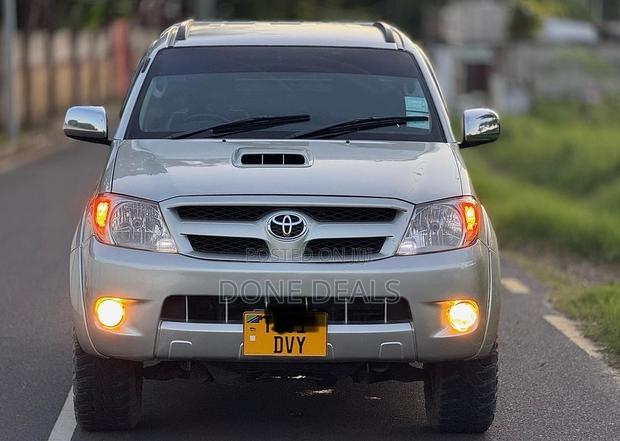 Toyota Hilux 2006 Silver