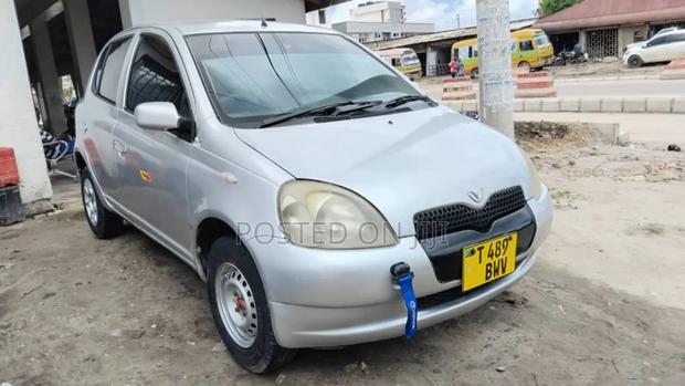 Toyota Vitz 2003 Silver